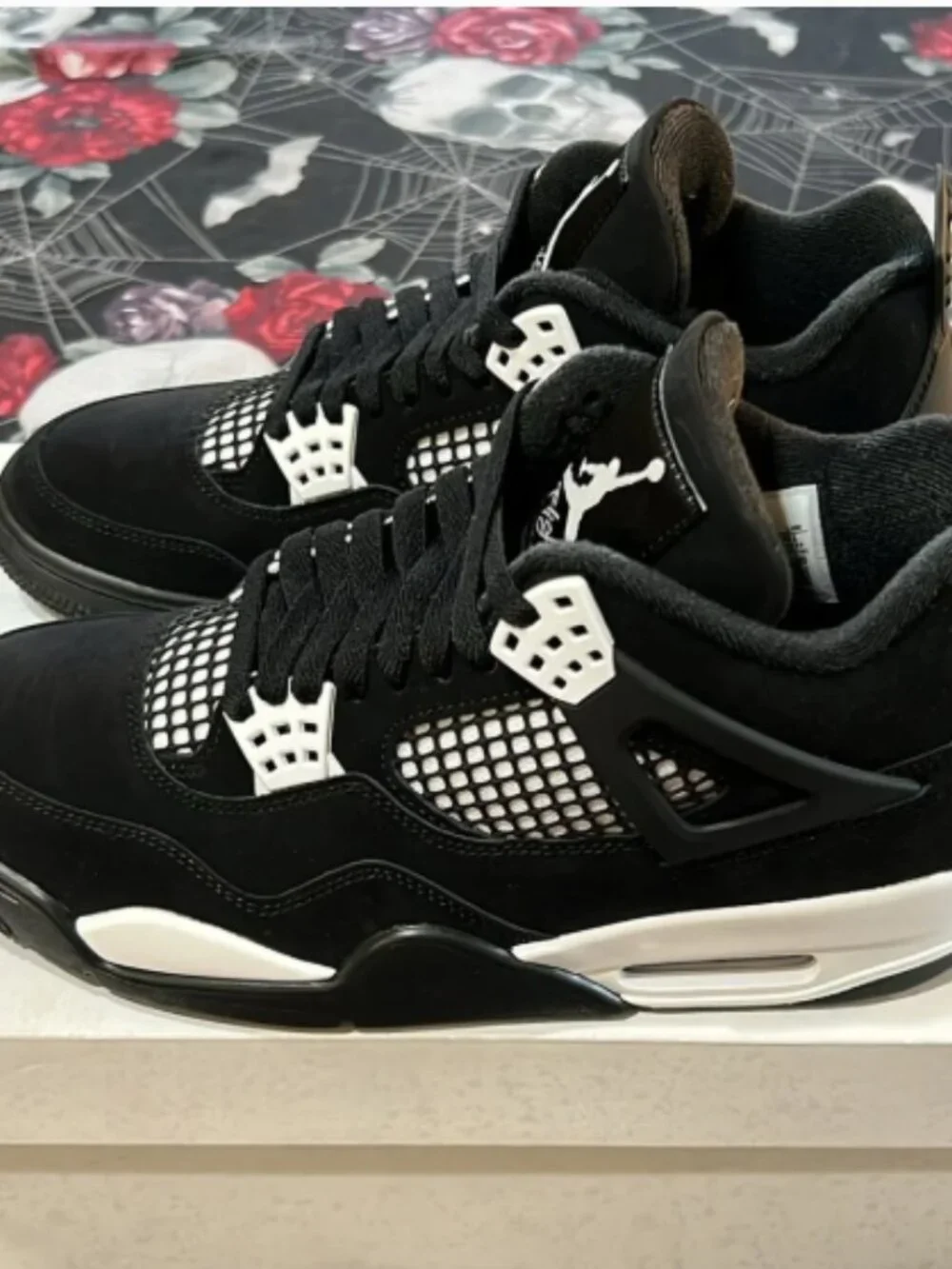 AIR JORDAN 4 IV WHITE THUNDER BLACKWHITE